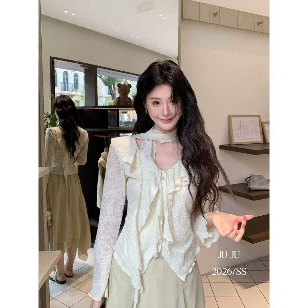 2026春季新款富家千金风气质减龄V领荷叶边雕花不规则小衫上衣女