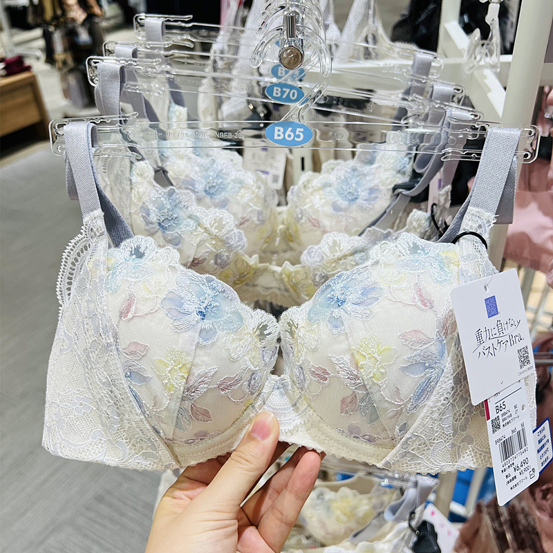 日本代购华歌尔正品反重力内衣聚拢型文胸上托收副乳有钢圈防下垂