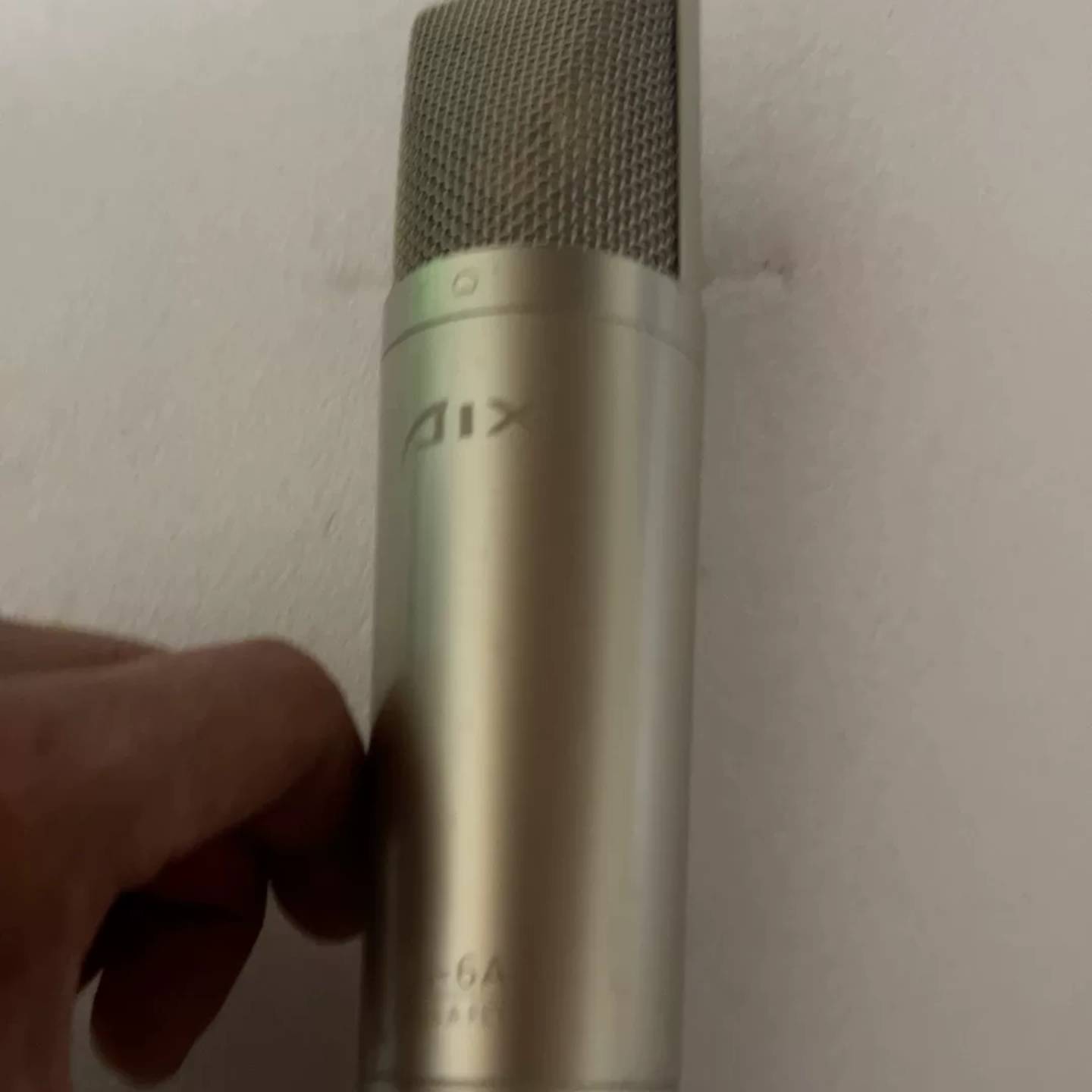 可维修爱秀aix大振膜电容麦议价