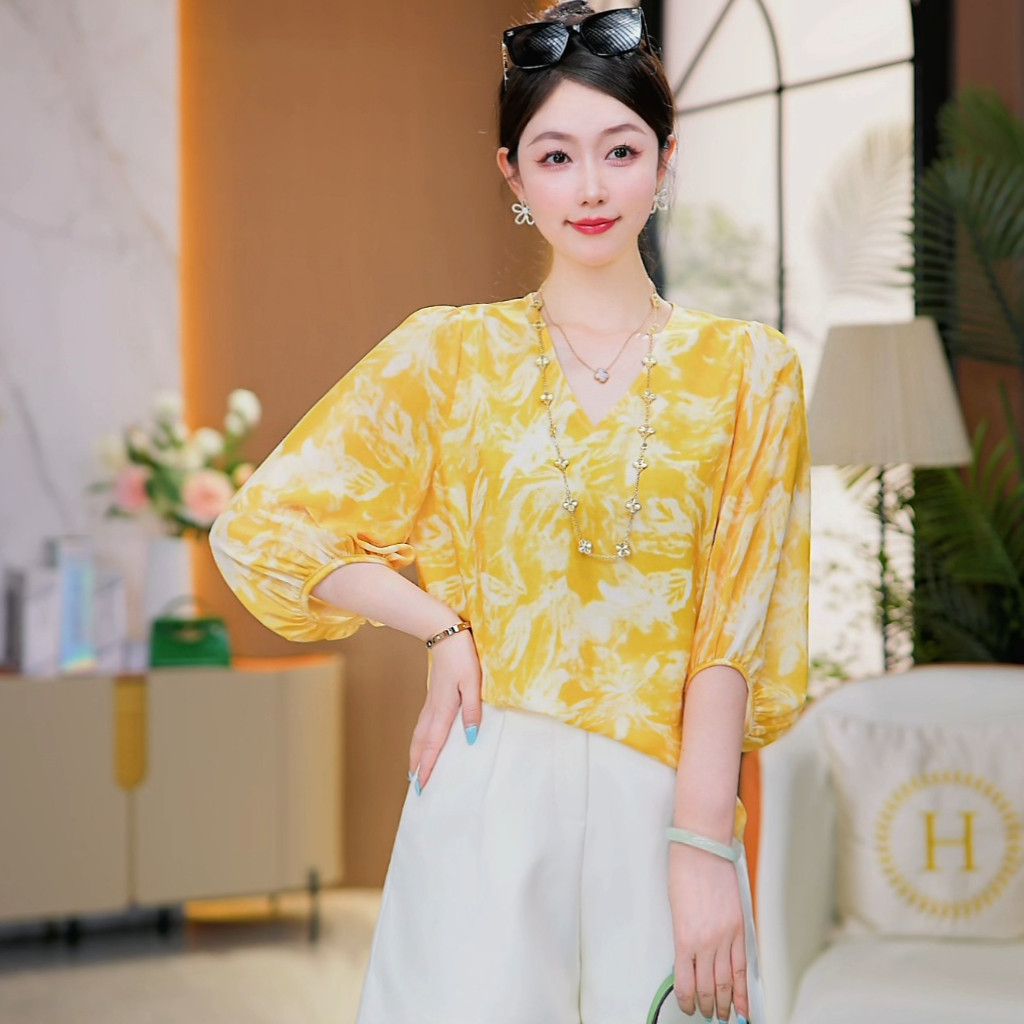 现货 灿烂晨曦~黄色印花气质V领百搭灯笼袖显瘦T恤衬衫洋气上衣夏