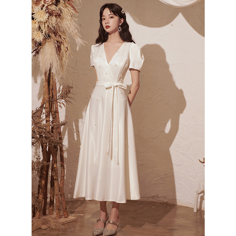 法式白色晚礼服女2020新款气质宴会新娘复古简约轻婚纱订婚连衣裙