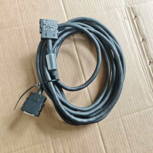 议价RC50B 三菱R系列PLC线缆，工厂库存备用件成色很不可维修