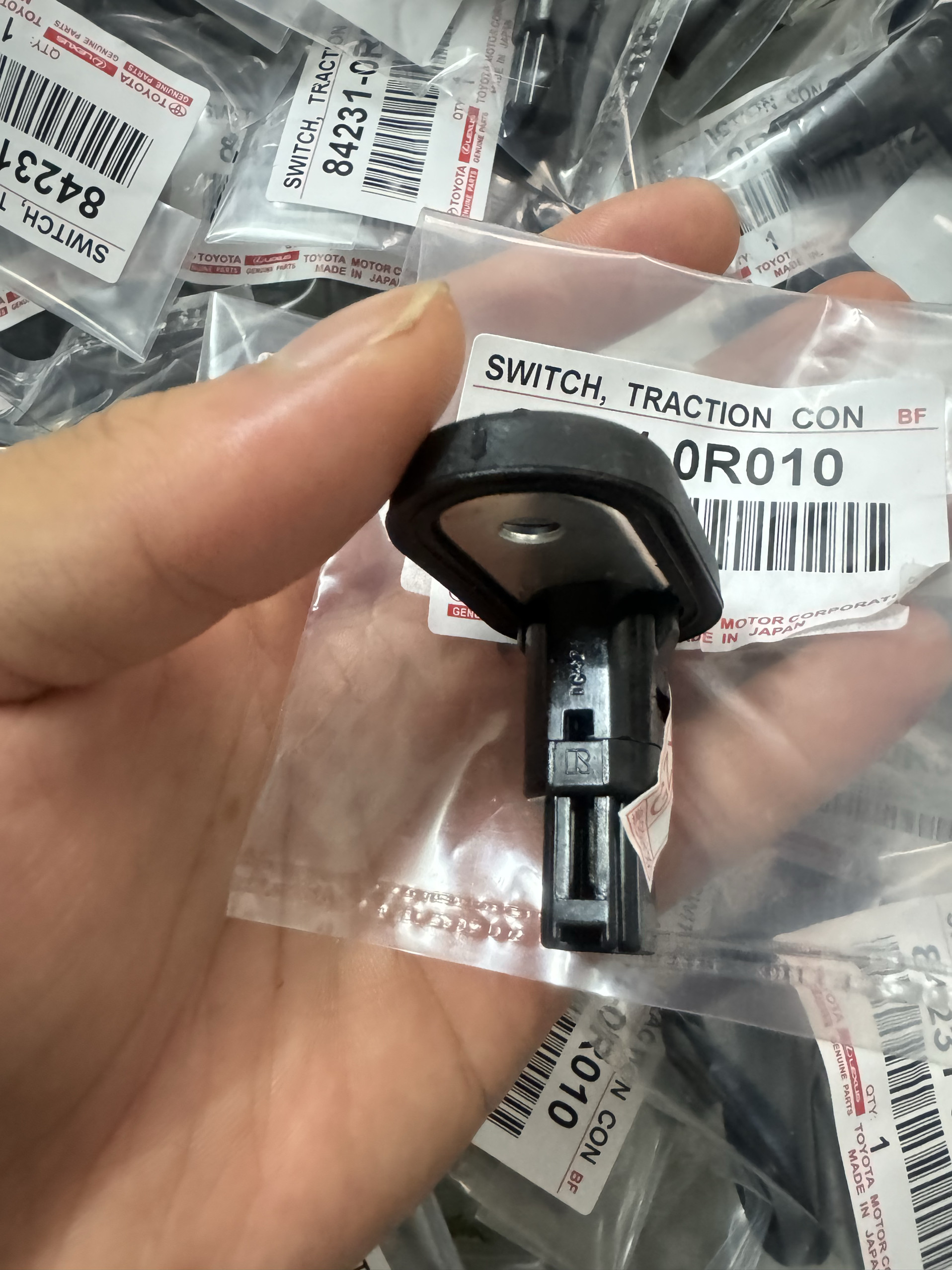 适用于丰田所车型车门灯控制开关门碰开关原装正品