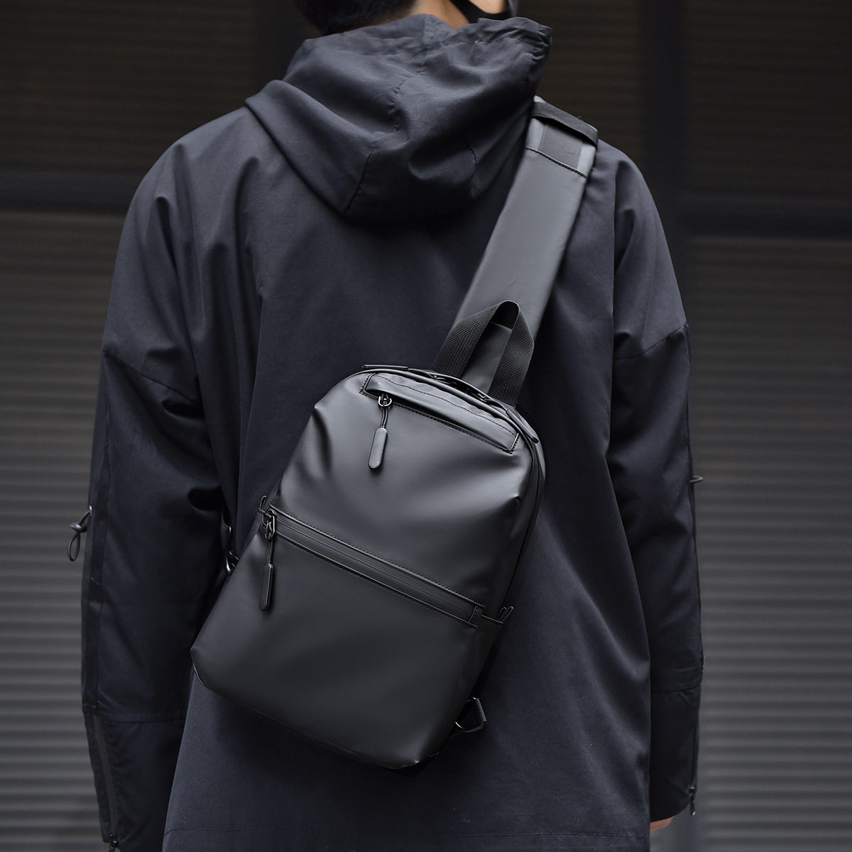 2025新款男士胸包感皮膜斜挎包男士单肩包通勤旅行背包斜挎包