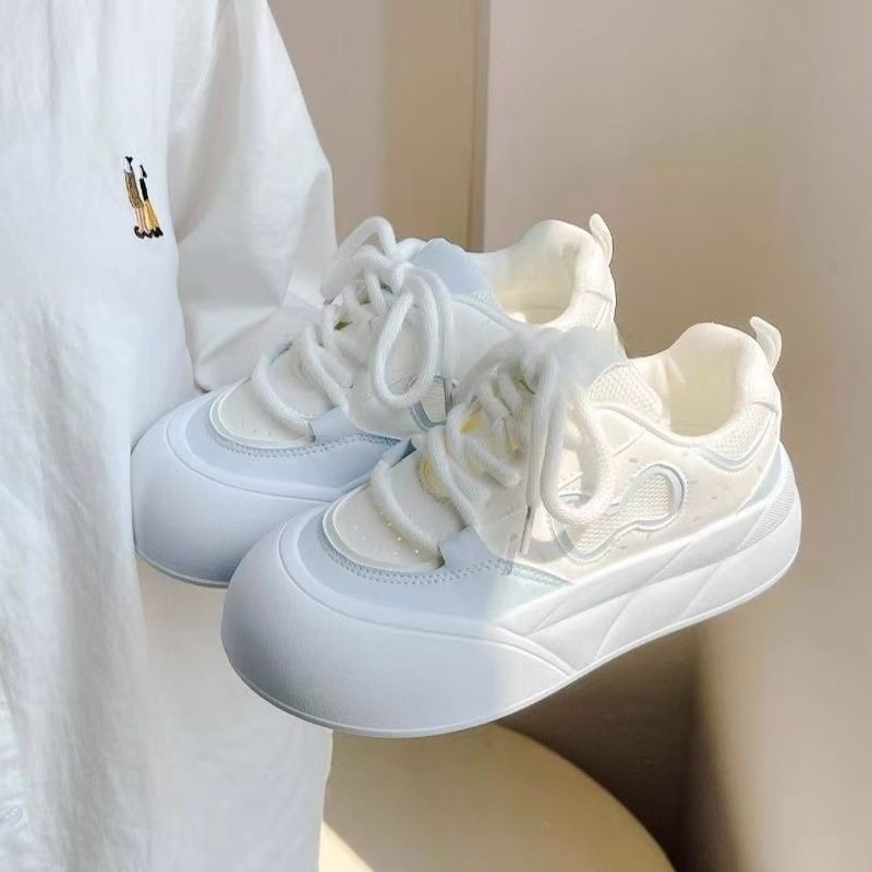 春季鞋子透气板鞋女2026新款厚底百搭配裙子的休闲小白鞋面包鞋潮