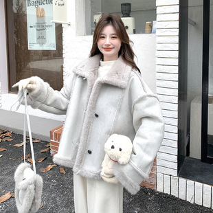 罗芬 故事面料女装官方实拍浅蓝色翻领羊羔毛外套2025冬款休闲甜