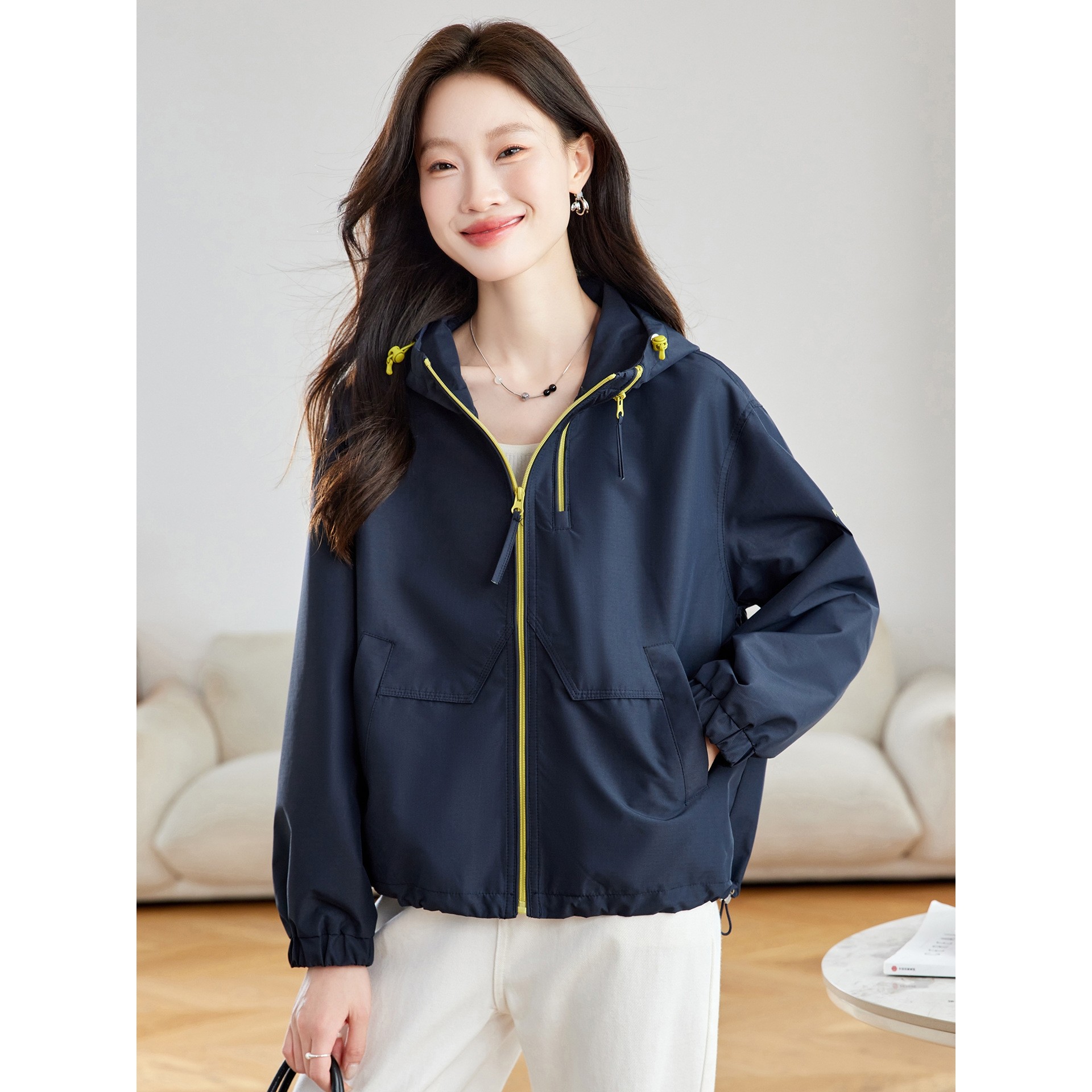 罗芬 故事面料女装官方2025秋季新款撞色双拉链连帽冲锋衣外套时