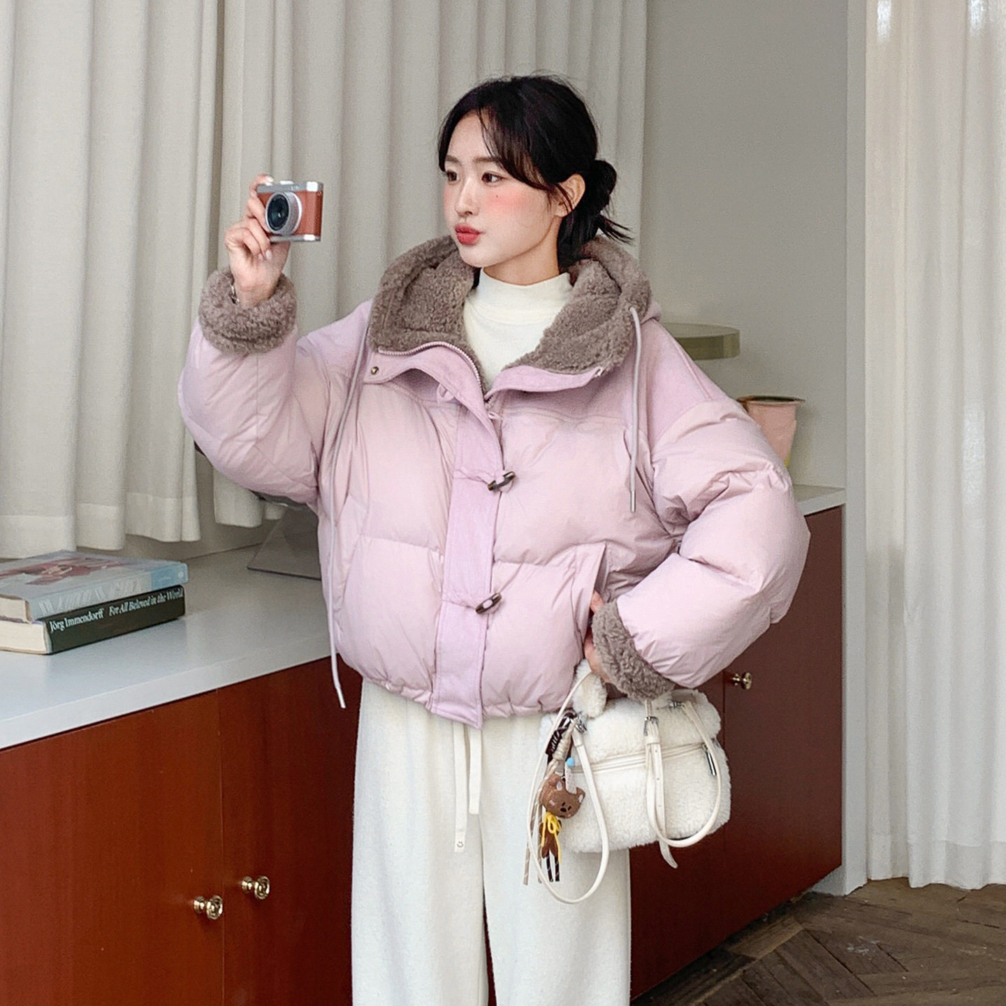 罗芬 故事面料女装官方实拍粉色温柔风羊羔毛拼接连帽羽绒服2025,女装/女士精品,羽绒服,淘宝优惠券,粉丝福利购,淘宝优惠卷