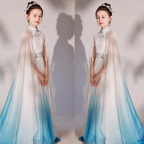 舒适面料，精美手工花朵，走秀礼服