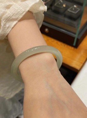 2026新疆和田玉手镯女款青白玉手镯年轻款细圆条叮当镯晴水少女玉