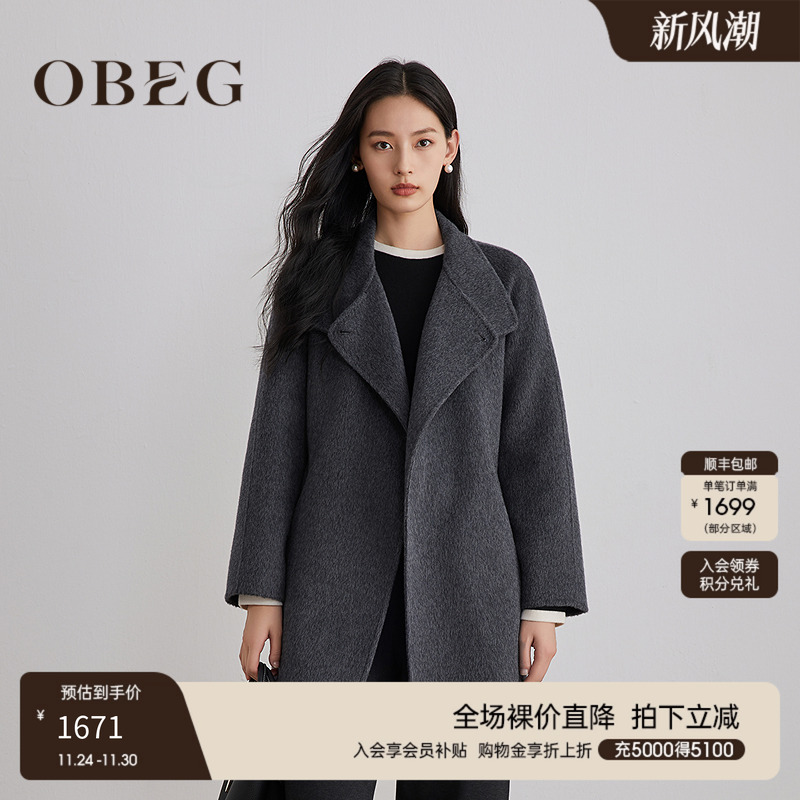 齐臀衣长叠加收腰设计，遮肉显薄