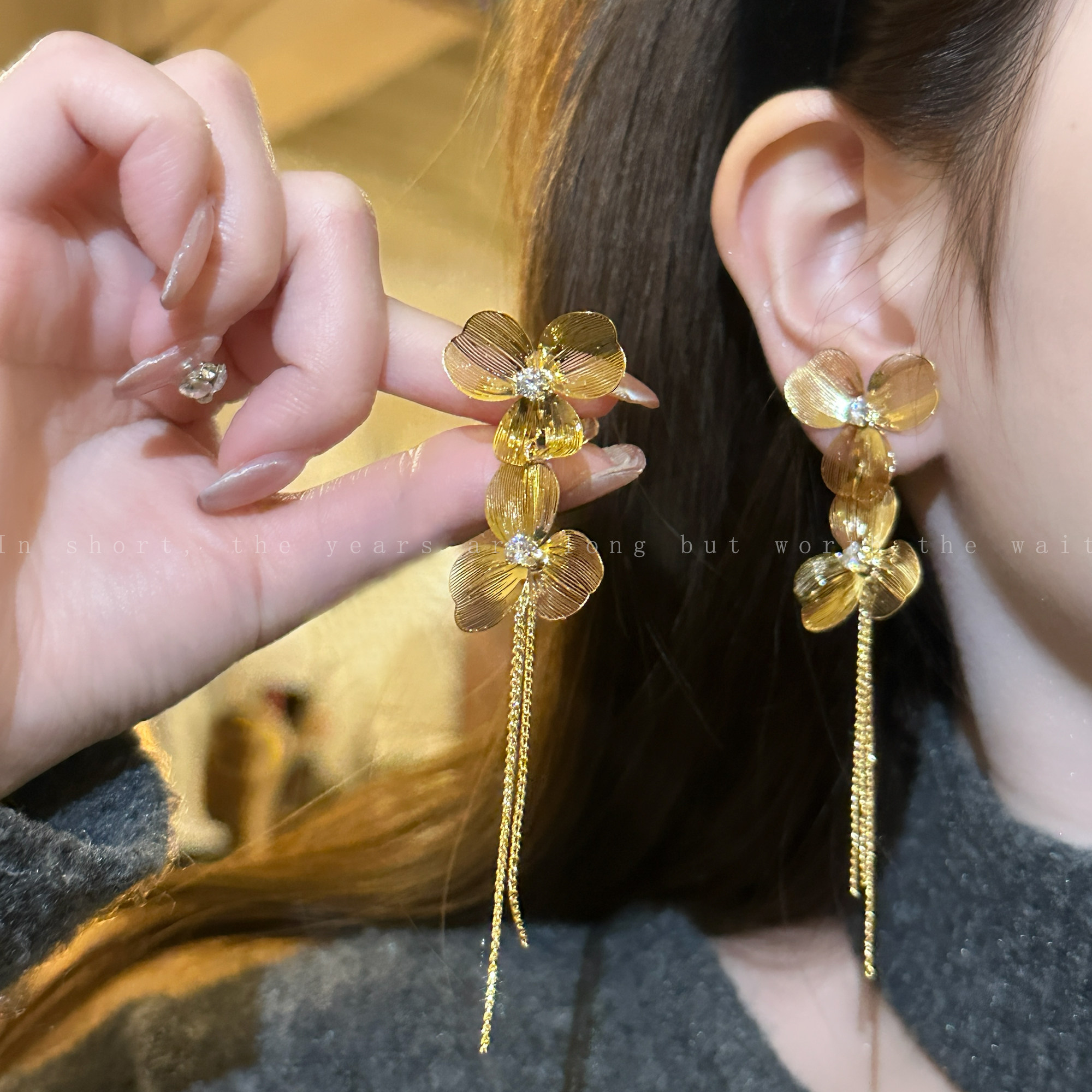 金色花朵流苏耳环女轻奢高级感2026新款无耳洞耳夹长款订婚耳饰