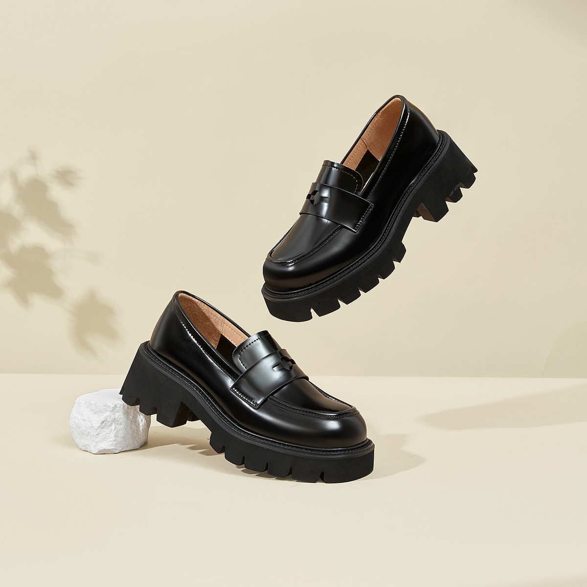 千百度女鞋秋季新款厚底乐福鞋女牛皮复古增高女单鞋小皮鞋