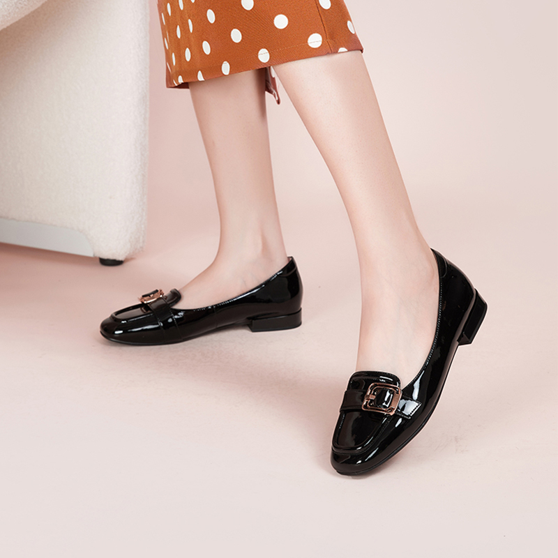 鎏金饰扣点缀，颜值与舒适兼具