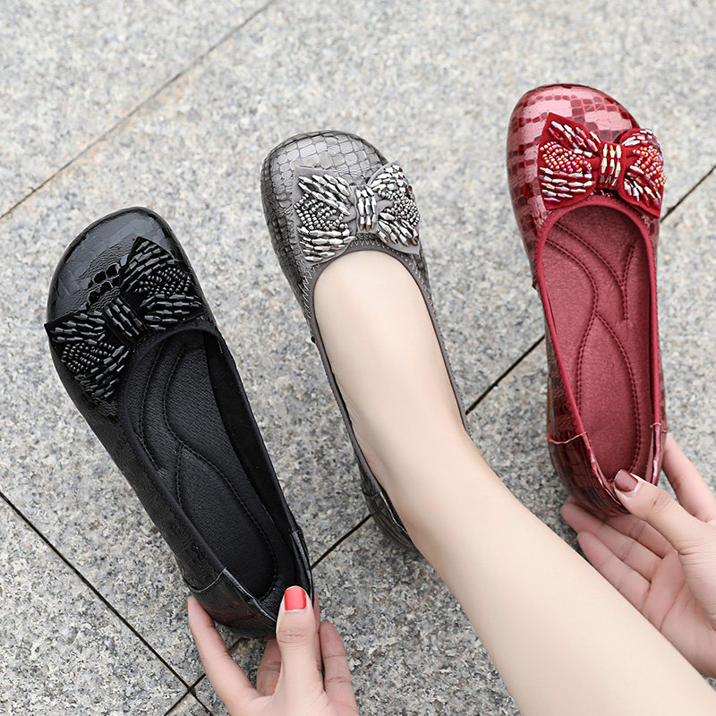 漆皮单鞋女2021春季新款牛筋底妈妈鞋真皮大码宽脚平底女鞋豆豆鞋|ruв категории Женская обувь, низкий чистка - от Buy2taobao.com для оказания профессиональной услуги покупки агента Taobao