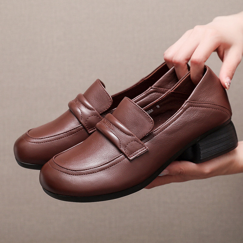 中年妈妈鞋真皮软底新款英伦乐福鞋粗跟休闲单鞋女士皮鞋大码女鞋