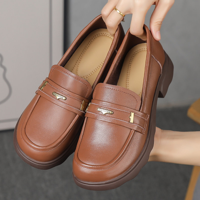 真皮妈妈鞋软底舒适防滑中老年休闲皮鞋粗跟厚底乐福鞋大码女鞋春