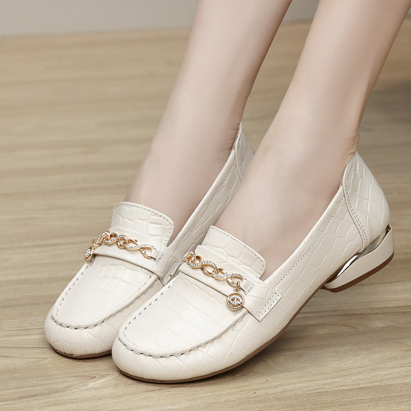 真皮软底妈妈鞋中老年舒适休闲皮鞋女士低跟大码女鞋41-43春秋款