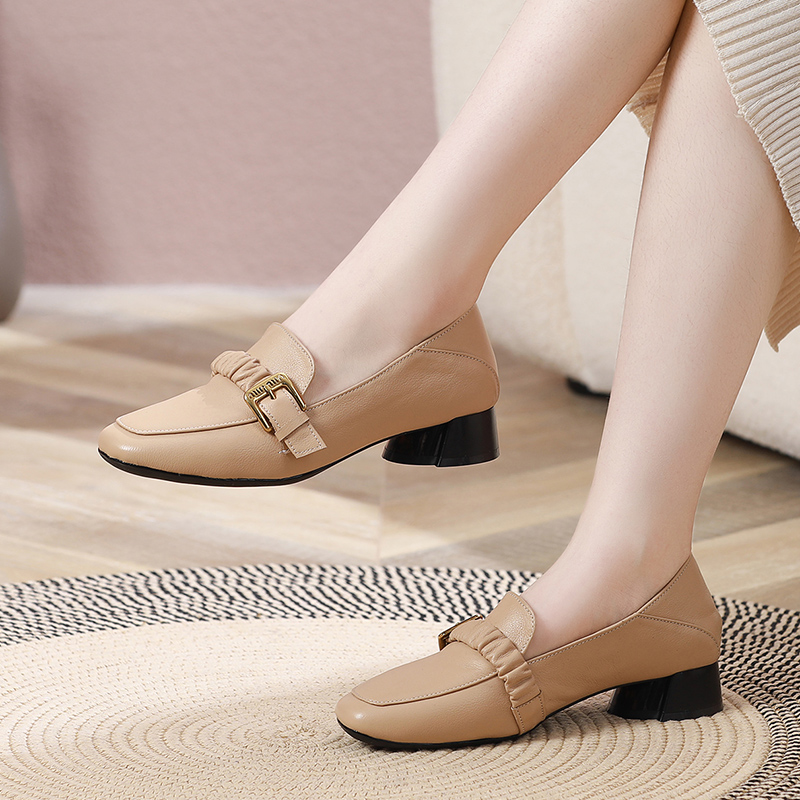 伊叙真皮软底妈妈鞋软皮大码女鞋