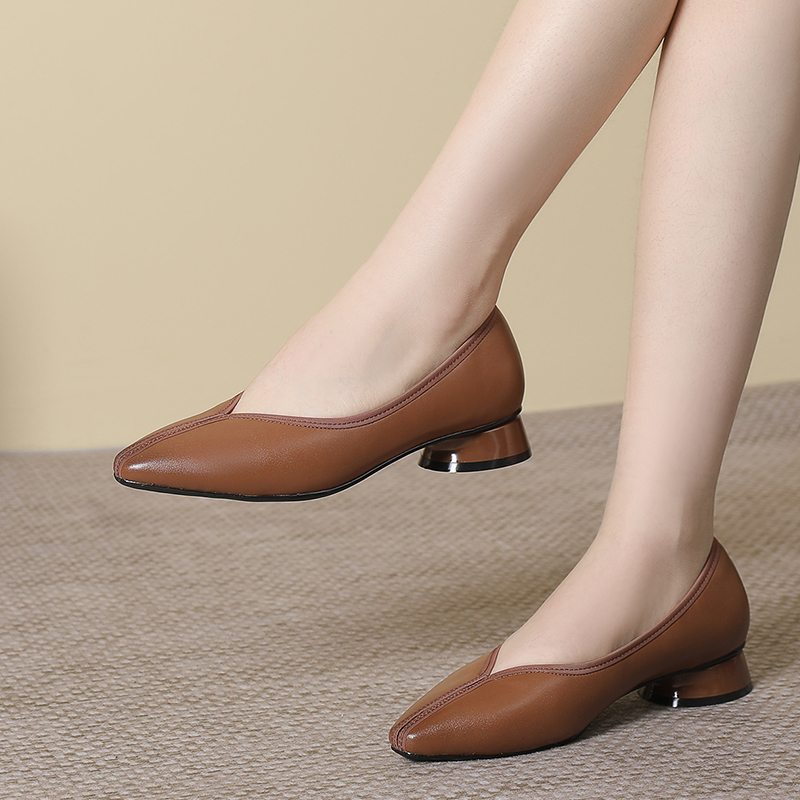 伊叙真皮软底单鞋低跟村大码女鞋