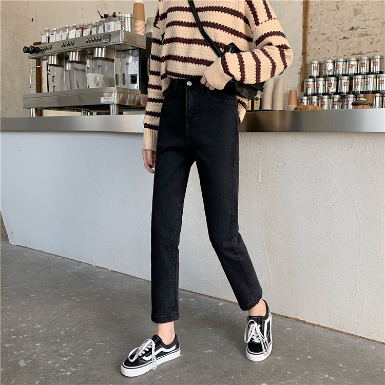 Real shot of Korean chic jeans in early spring