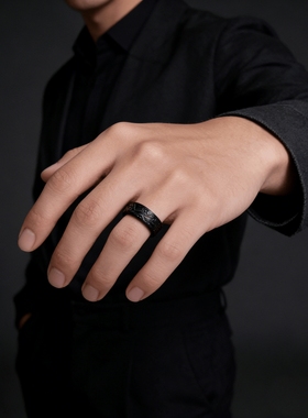 恶魔之眼钛钢男士旋转解压戒指