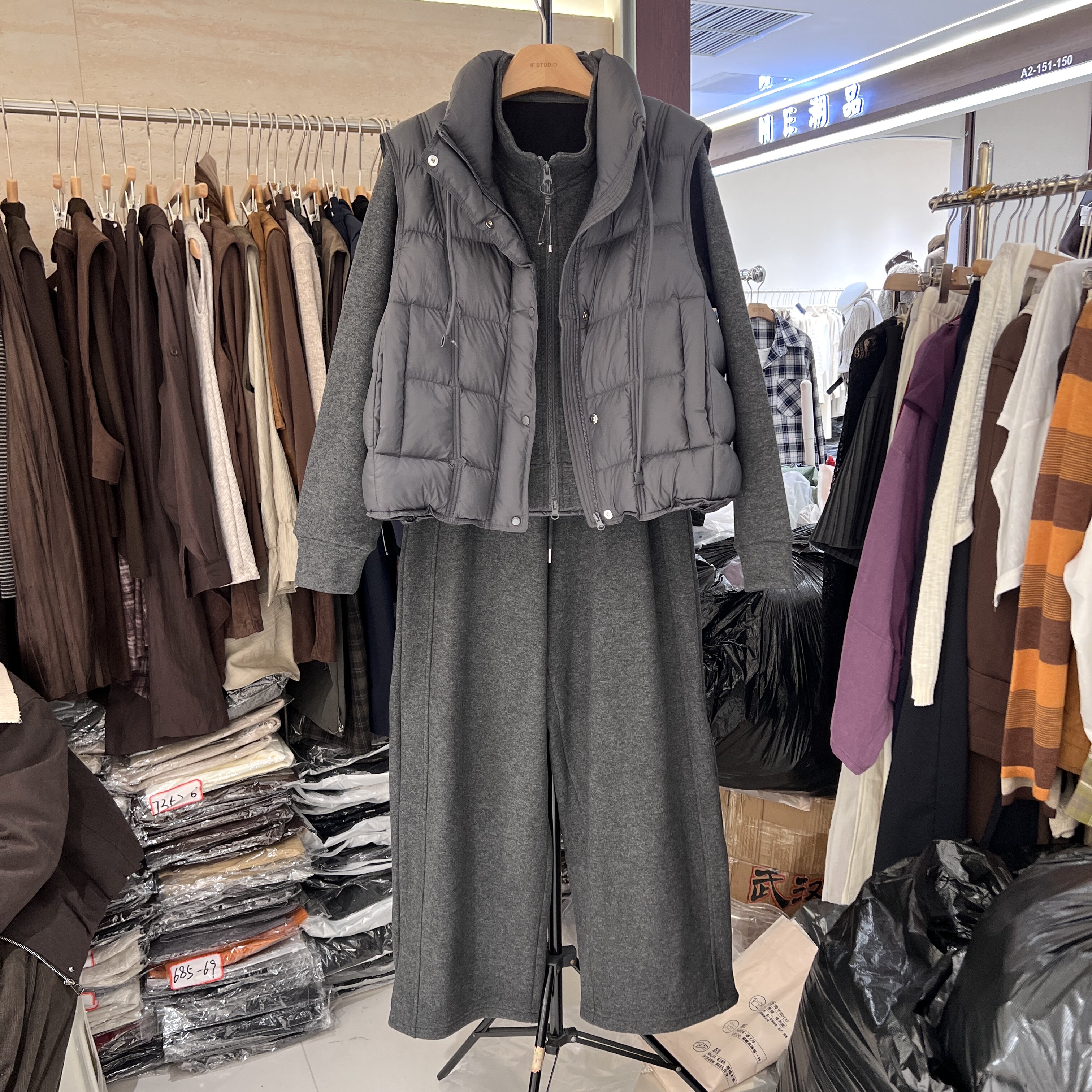 2026秋冬新款高端冬季棉服马甲卫衣套装女宽松阔腿休闲裤三件套