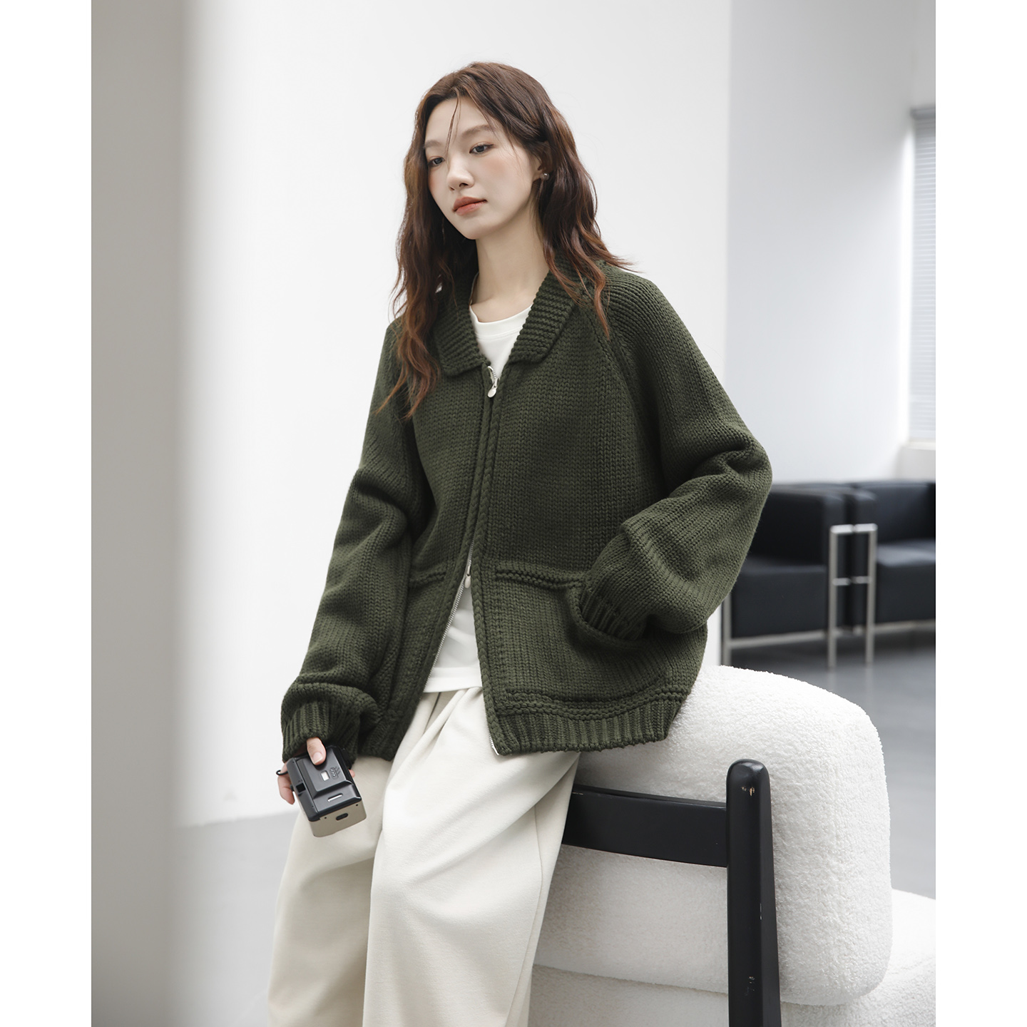 复古感墨绿色翻领双拉链毛衣外套