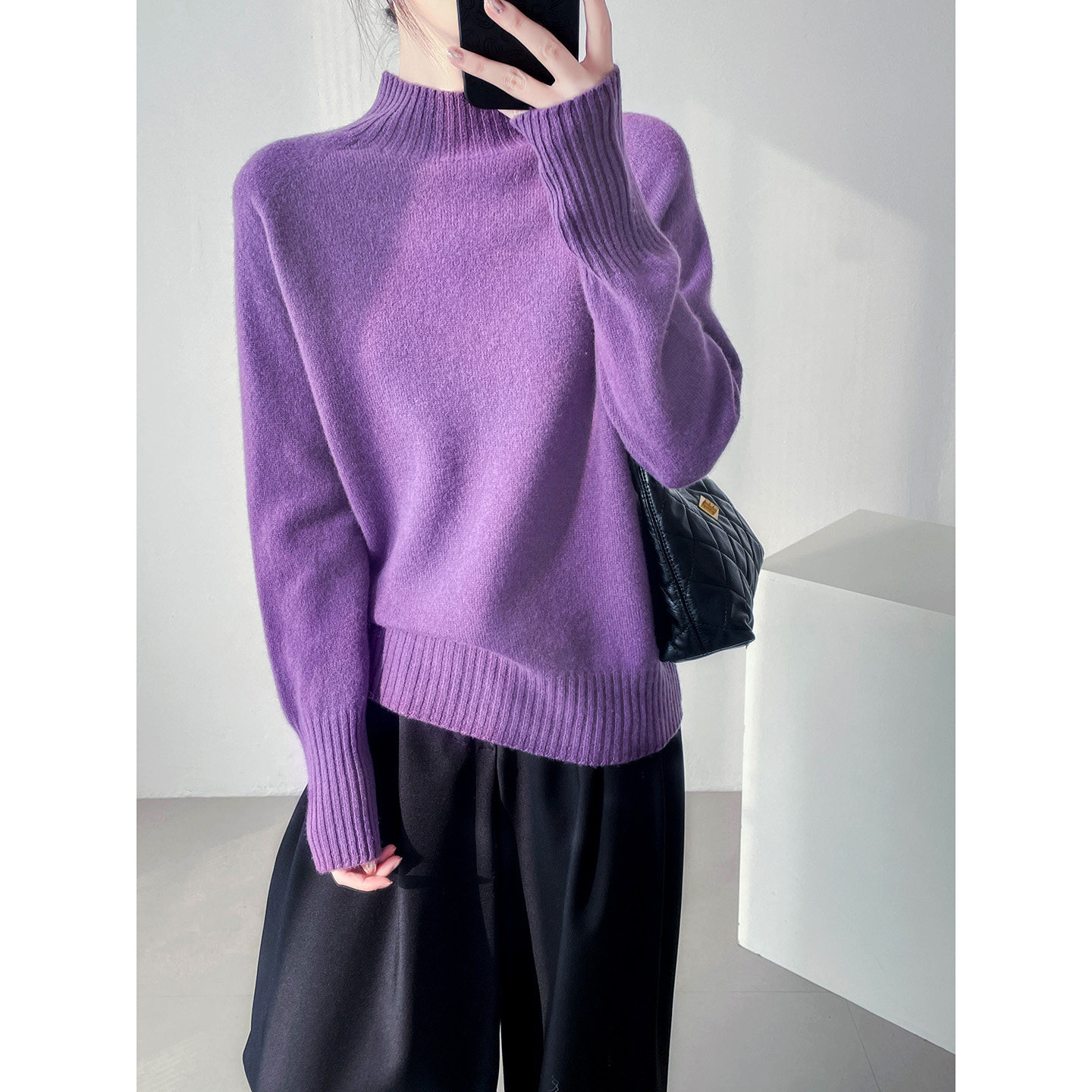 紫色气质温柔中领羊毛衫