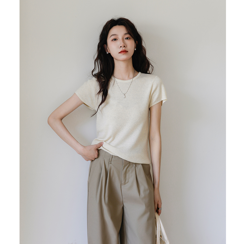 圆领正肩包边短袖针织衫