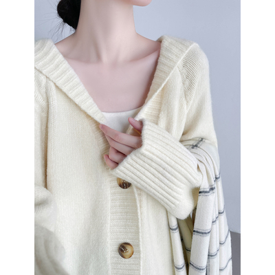 米杏色慵懒风连帽毛衣外套