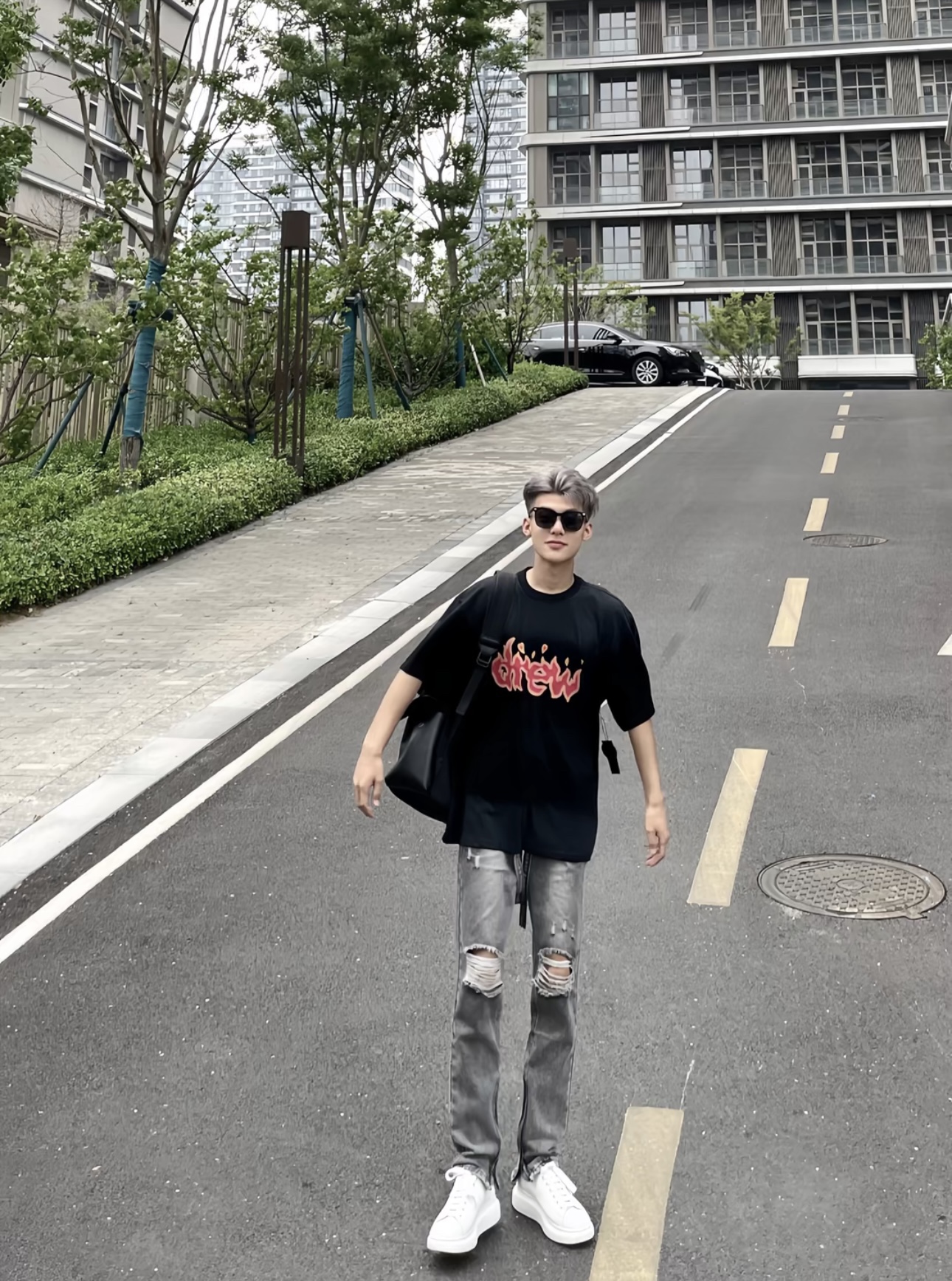 网红同款破洞飘带高街黑灰色牛仔裤子男女百搭休闲复古欧美长裤潮