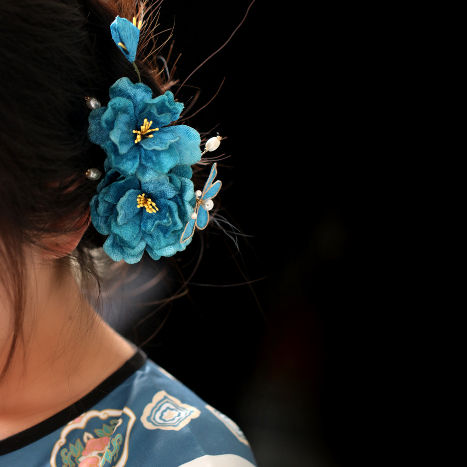 蝴蝶清汉女清冷感蓝色山茶发饰