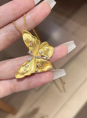 香港纪梵哲新中式沙金饰品微镶钻拉丝大蝴蝶项链女千金感十足轻奢