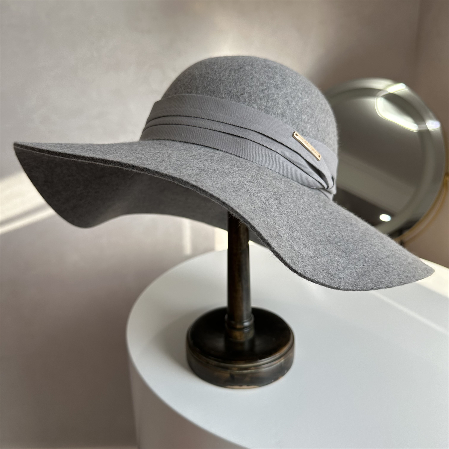 赫本风气质灰色纯羊毛呢大檐帽女秋冬时尚毛呢木耳边帽子大沿礼帽