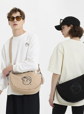 FINERWORLD潮牌饺子包男休闲斜挎包情侣单肩防水包女大容量通勤包