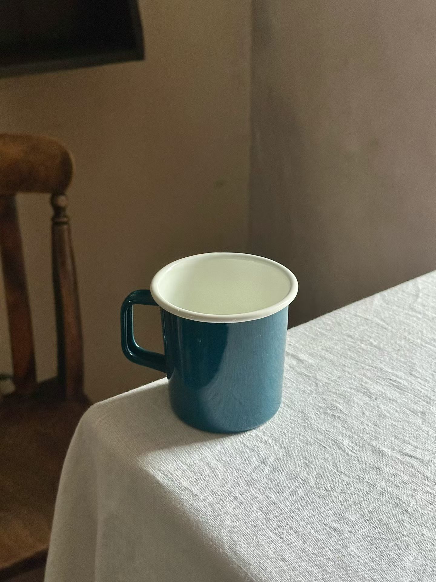 NfT 出口加厚搪瓷马克杯 蓝色白边茶水冷饮杯 夏天凉茶杯图片