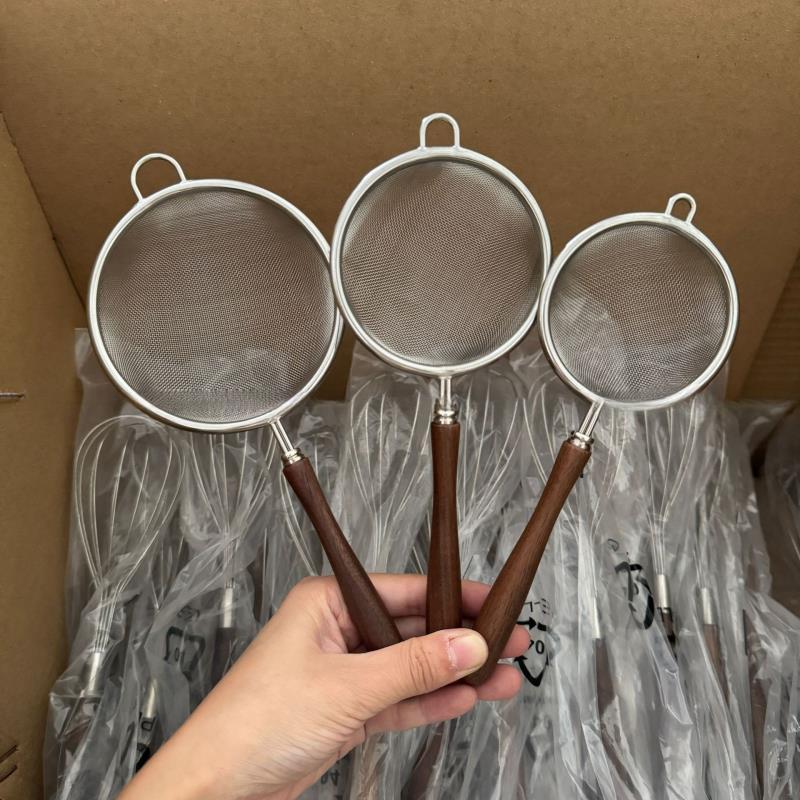 304不锈钢胡桃木柄过滤网筛日式小漏勺果汁过滤家用宝宝辅食漏勺