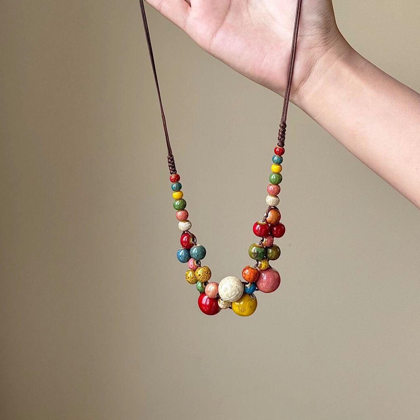 多巴胺彩色陶瓷串珠项链新中式文艺圆珠毛衣链吊坠旅游度假风配饰