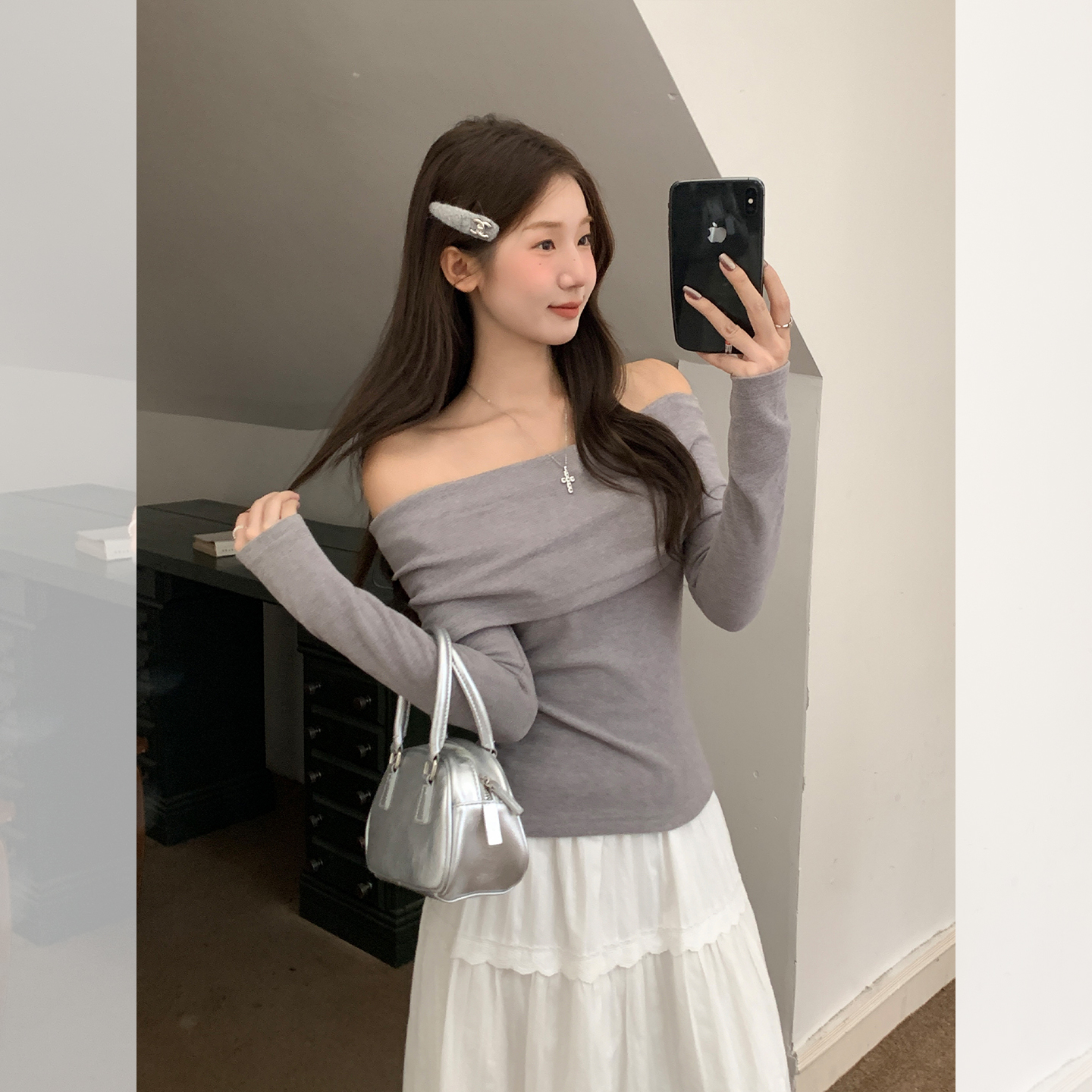 实拍气质一字肩针织t恤女秋长袖设计感修身显瘦露肩锁骨上衣