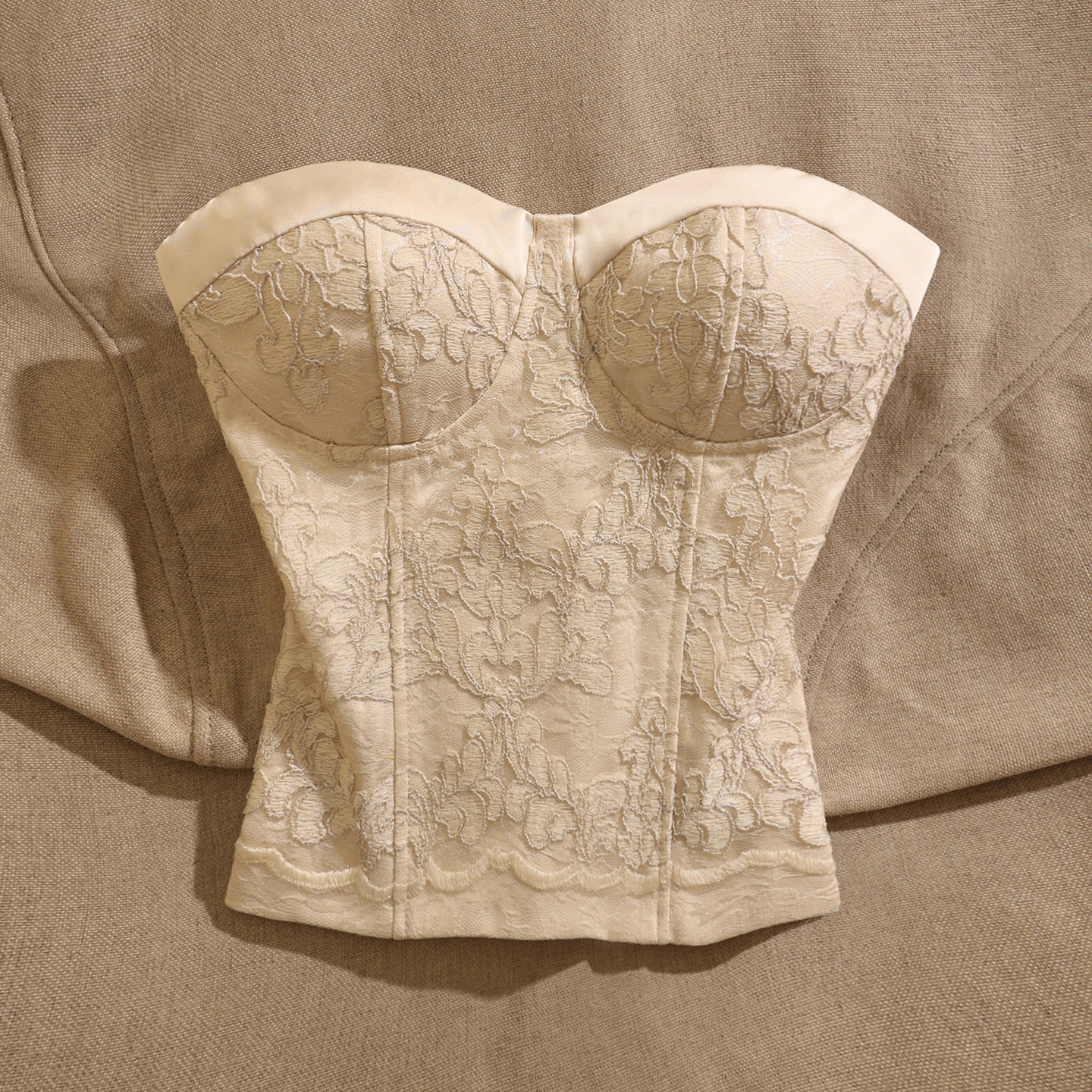 2026年春季含胸垫修身蕾丝抹胸吊带女自带胸垫外穿百搭高级感上衣,女装/女士精品,背心吊带,淘宝优惠券,粉丝福利购,淘宝优惠卷