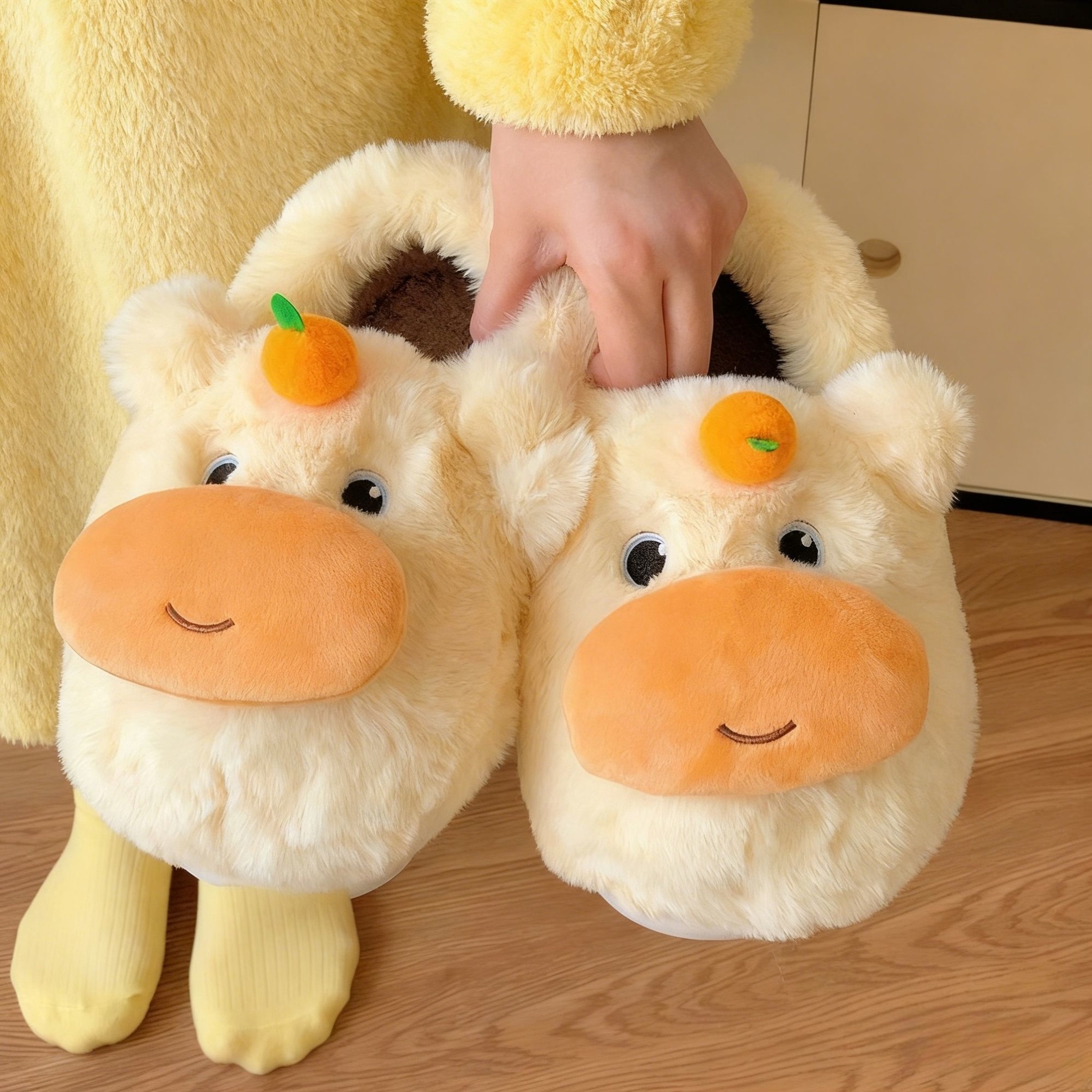 2025新款噜橹水豚棉拖鞋女冬季男女情侣外穿防滑居家保暖棉鞋秋千