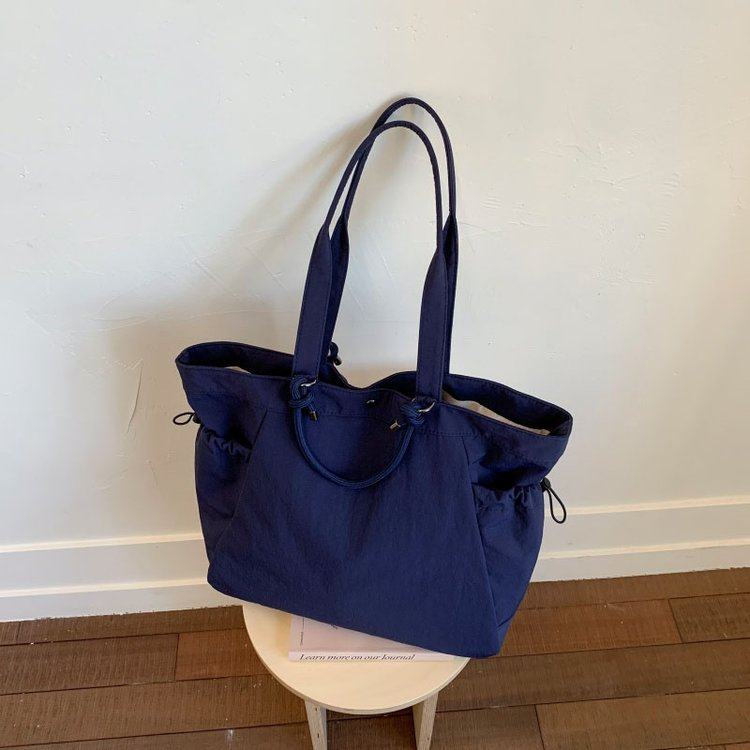 清新文艺大容量褶皱托特包2026新款纯色港风单肩妈咪包轻便大包女