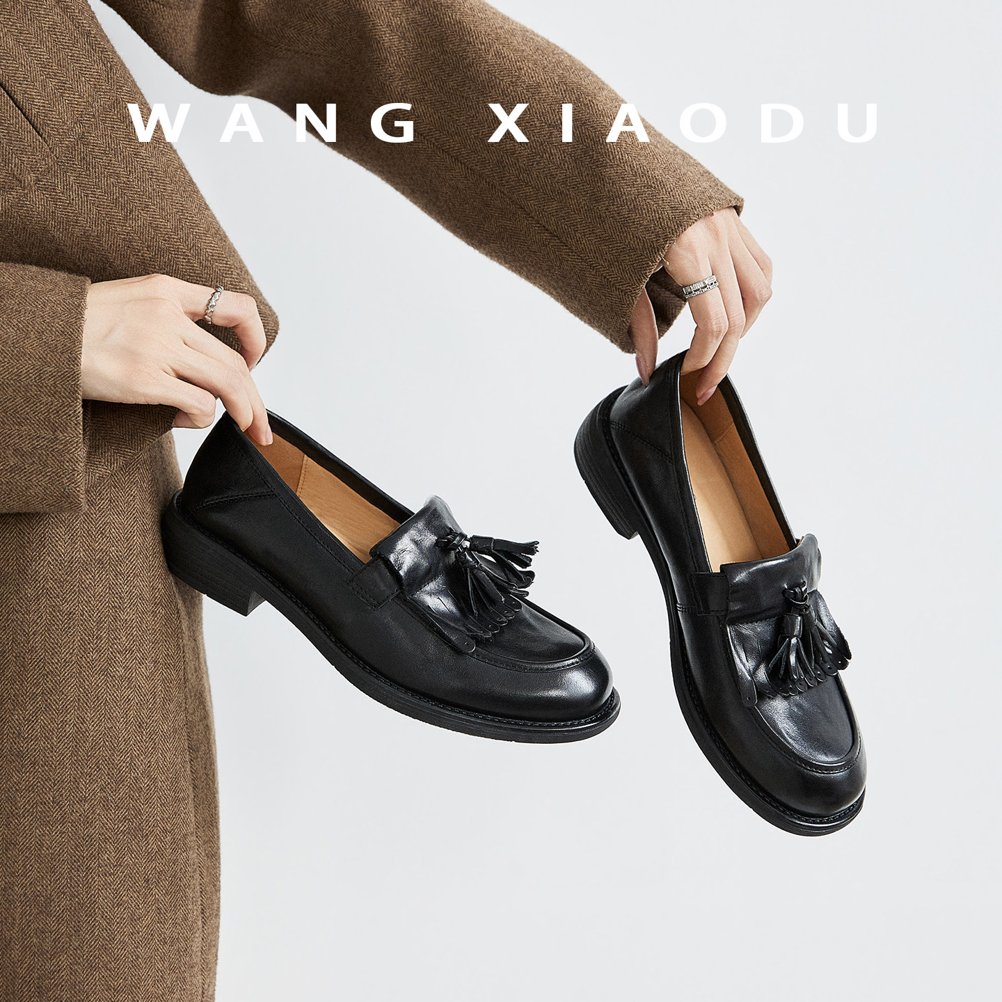 王小毒粗跟流苏乐福鞋图片