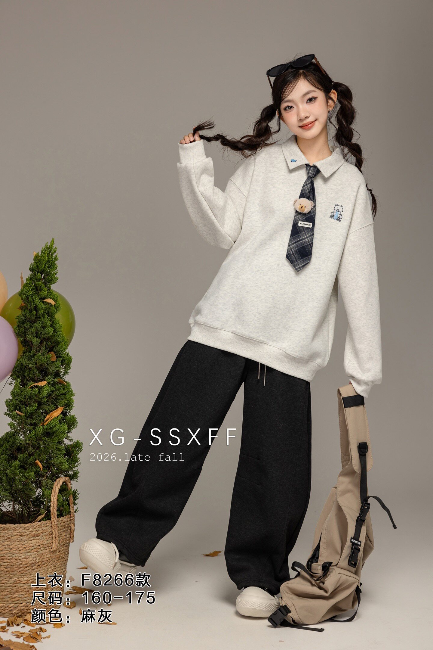 A时尚小飞飞F8266麻灰26冬6075女大童polo领加绒刺绣领带卫衣