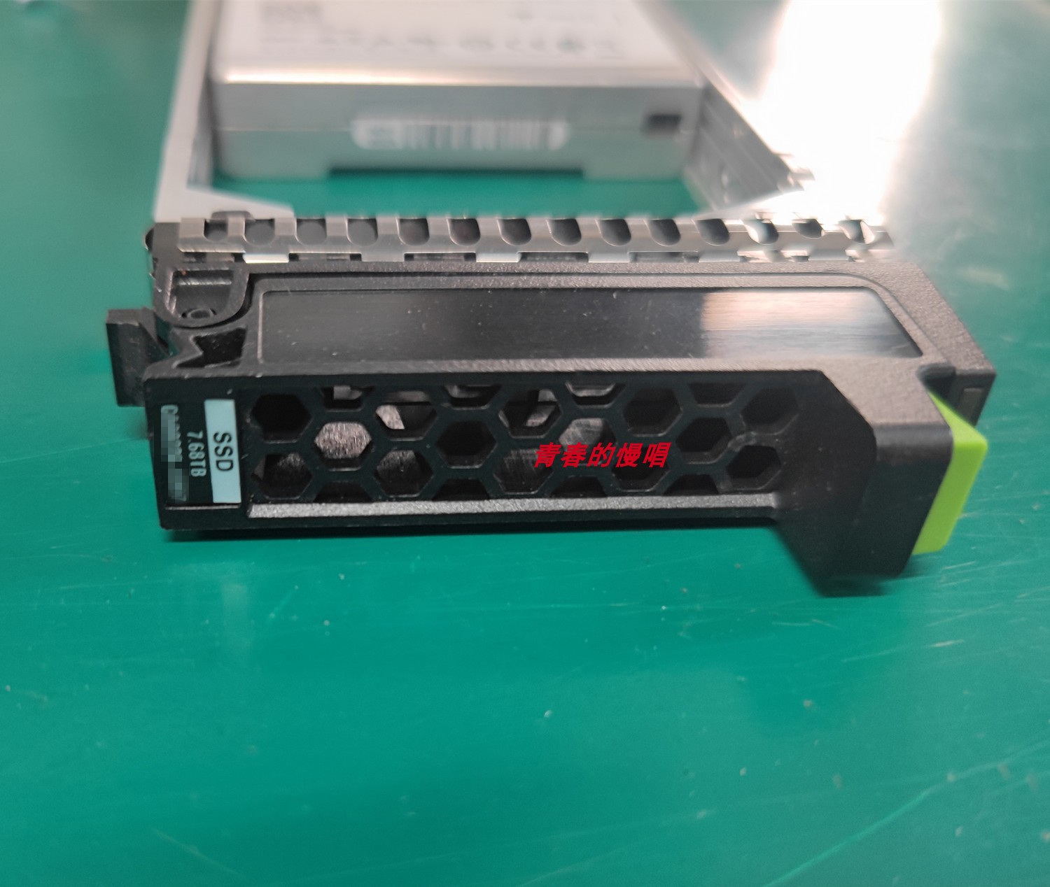 富士通ca08226-e637/e677/e997/e807/e827/e927 7.68t sas硬盘ssd