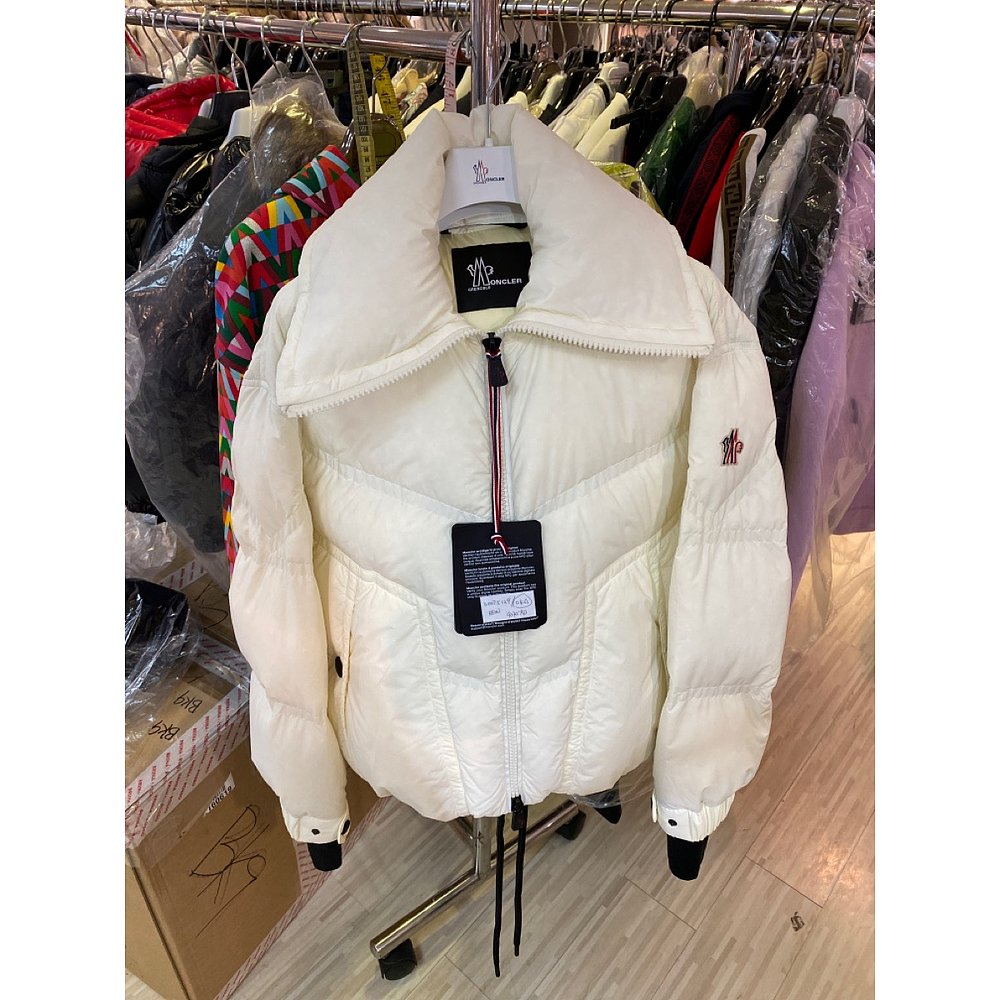 MONCLER 女士羽绒服白色 1A00024-53862-04A