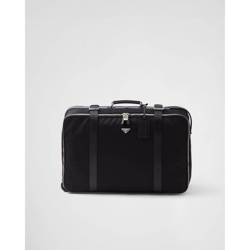 PRADA（2025 年新品）Re-Nylon 和 Saffiano 皮革行李箱