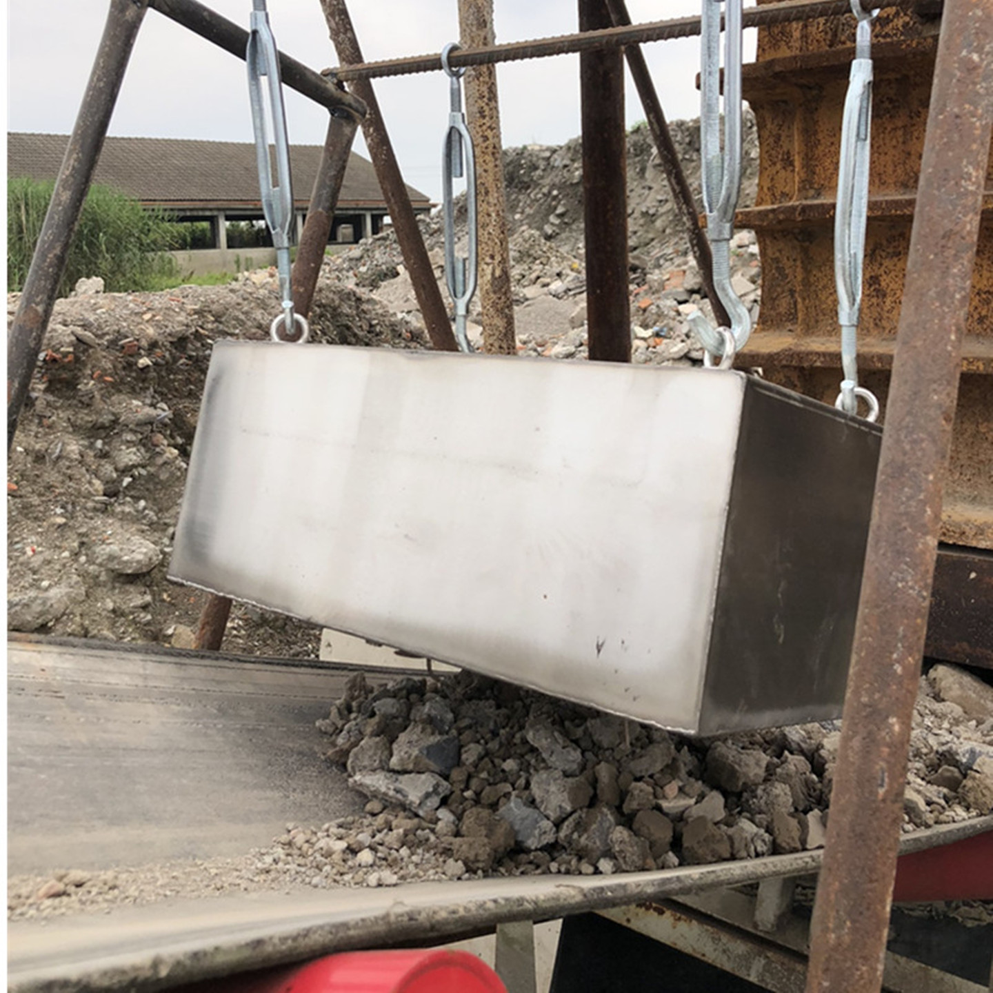 超强悬挂式强磁除铁器