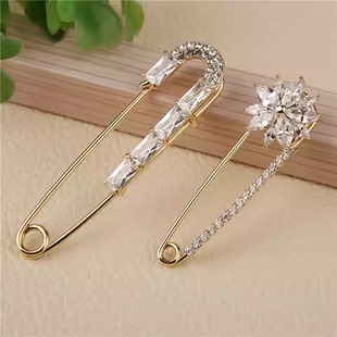 精致高档简约胸针女款日系夏季设计感防走光丝巾扣子两用收腰别针